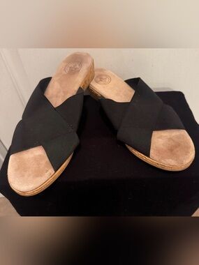 CHARLESTON SHOE CO. Black Crisscross Slide Mule-9